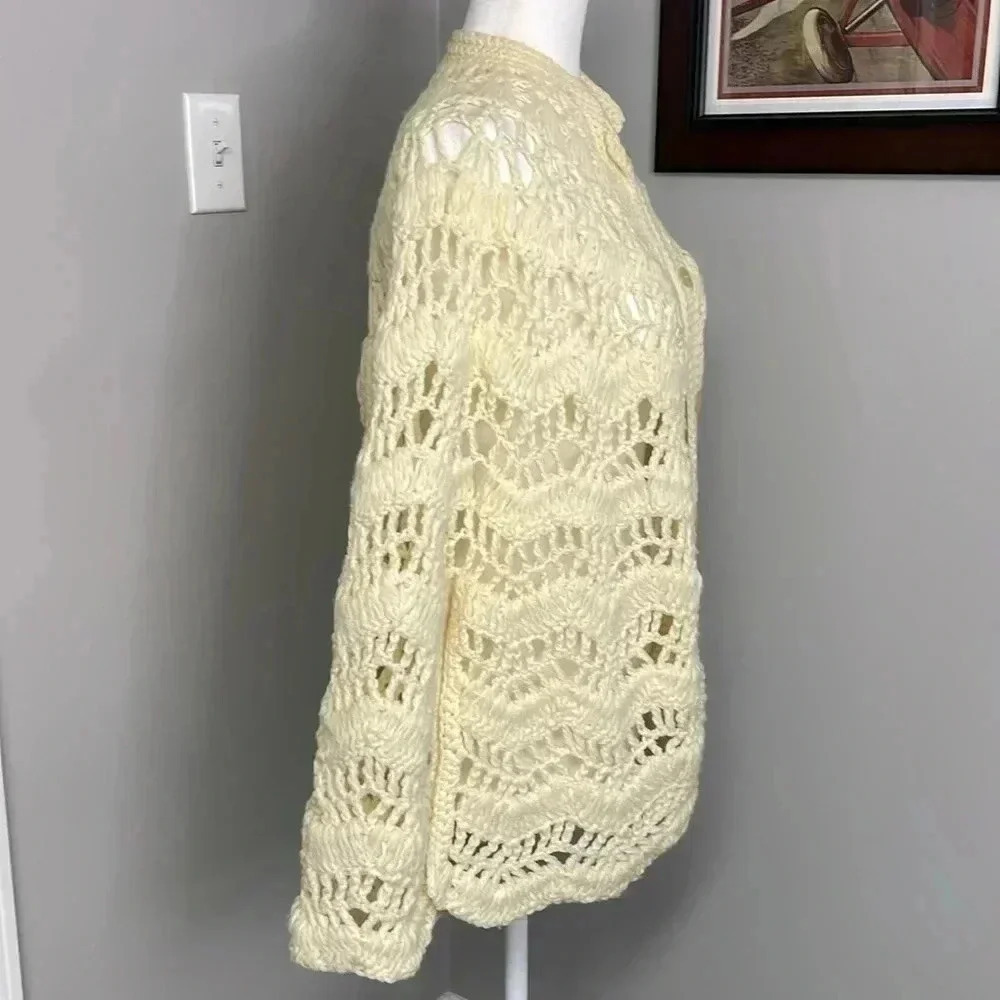 Vintage Handmade Crochet Poncho Cape Button closure One Size Off White Ivory - Picture 3 of 5